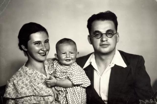 Mark Derbaremdiker's family