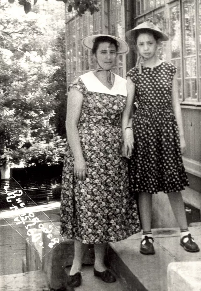 Fira Rabinovich and Sulamyth Derbaremdiker