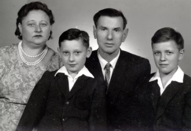 Alter Ostrover and his family