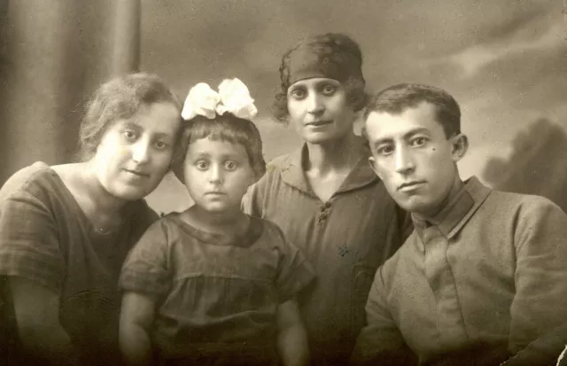 Ronia Finkelshtein with her aunts and uncle Lisa, Runia and Yunia Finkelshtein