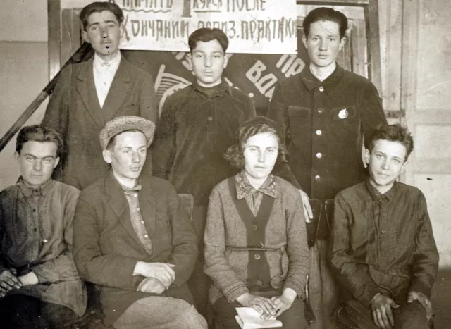 Rachel Gitelis' brother Berl Gitelis with friends