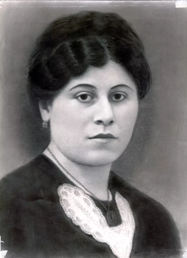 Rachel Persitz's mother Bella Persitz