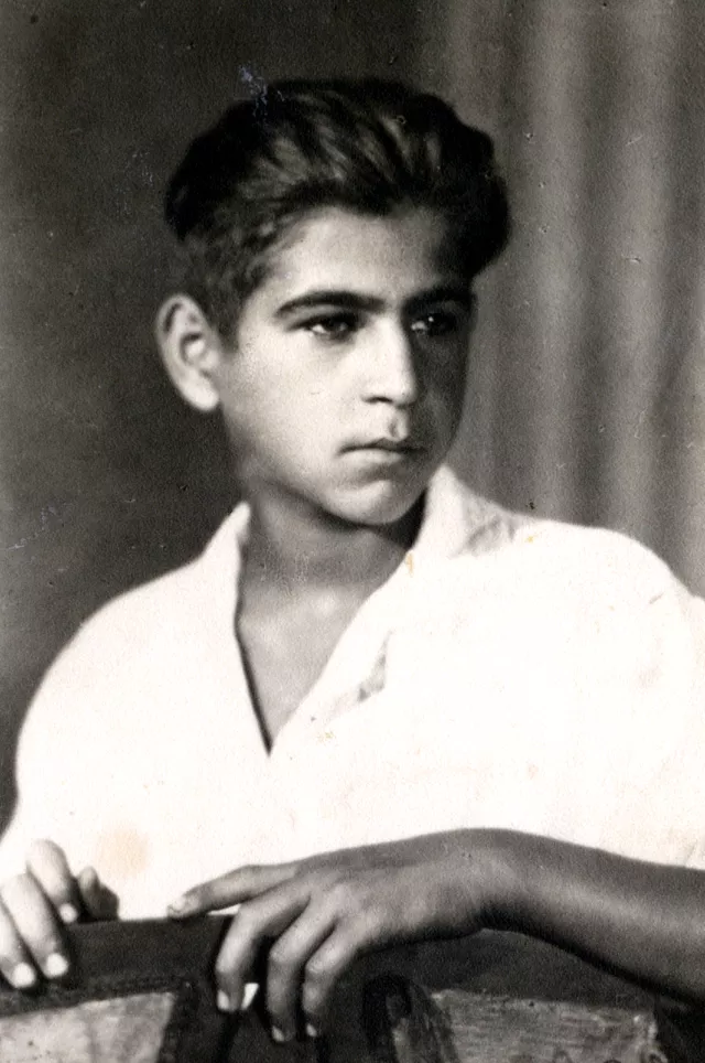 Rachel Persitz's cousin Zyunia Podoxis