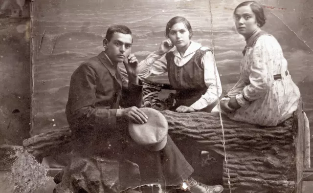 Nusia Gonopolskiy and Hanna Spirt with a friend