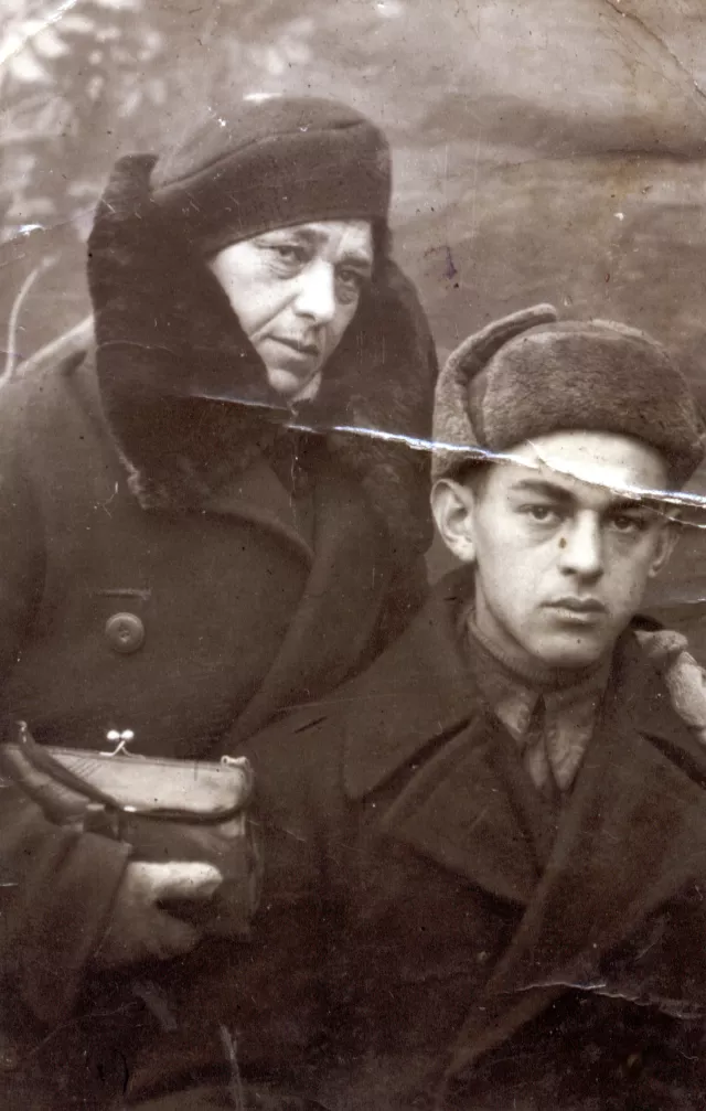 Simon Gonopolskiy and his mother Rosa Gonopolskaya