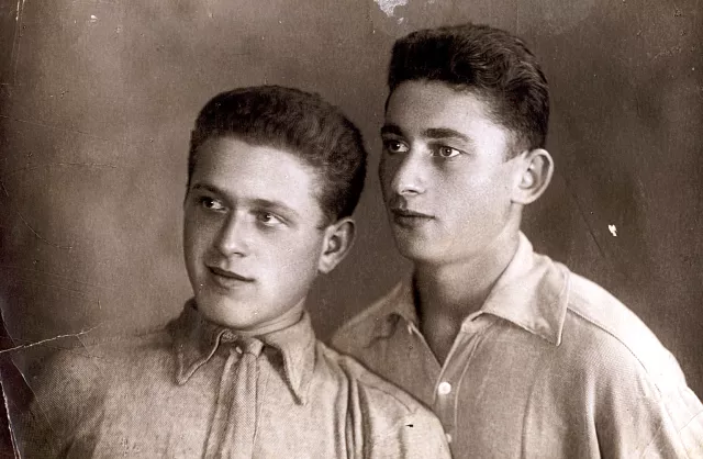 Simon Grinshpoon with his friend Matvey Russanovskiy Simon Grinshpoon with his friend Matvey Russanovskiy