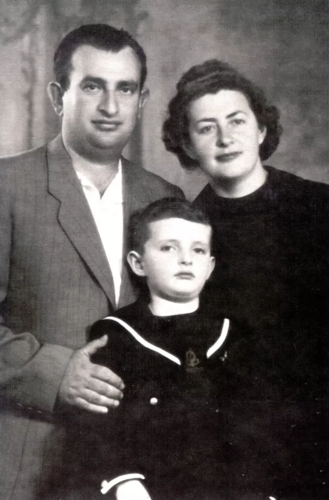 Semyon Gun and his wife Anneta Karnaukhova Semyon Gun and his wife Anneta Karnaukhova