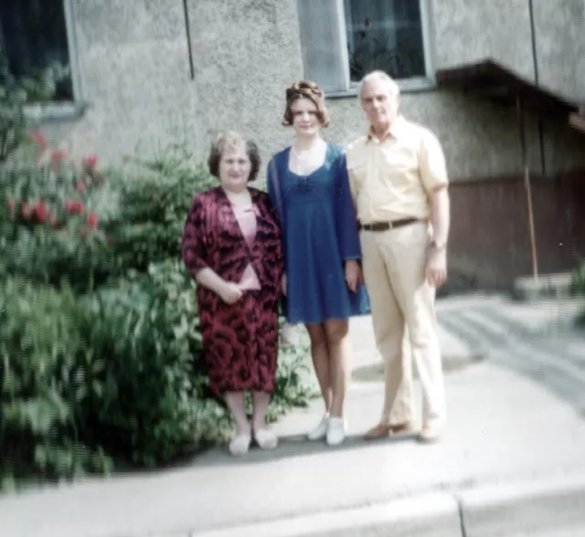 Hochman Tibor és Valentyina unokájukkal, Tatyjanával