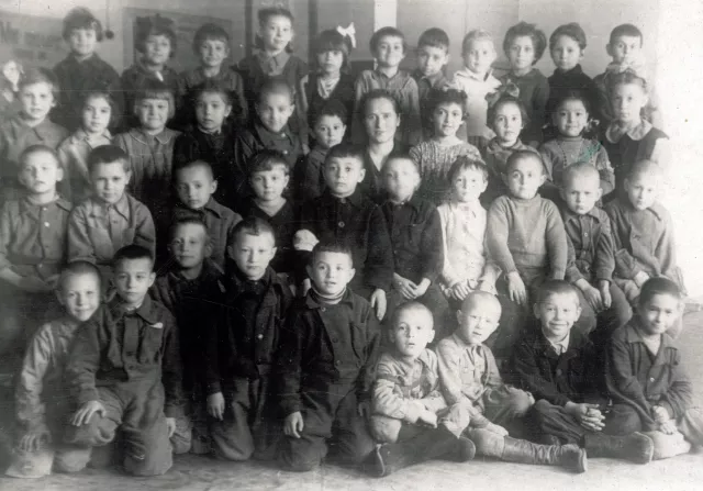 Valeria Boguslavskaya with schoolmates