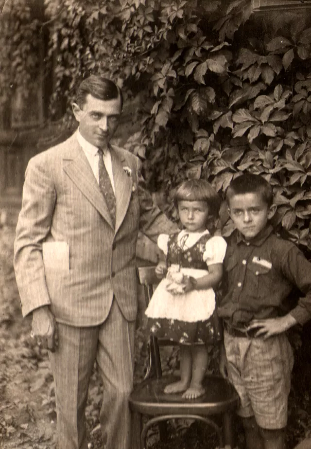 Ringel Mór László fiával és Ágnes lányával Ringel Mór László fiával és Ágnes lányával