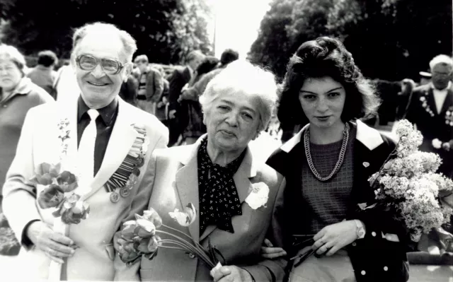 Yakov Voloshyn with his wife Lilia Voloshyna and granddaughter Marina Gluschenko Yakov Voloshyn with his wife Lilia Voloshyna and granddaughter Marina Gluschenko
