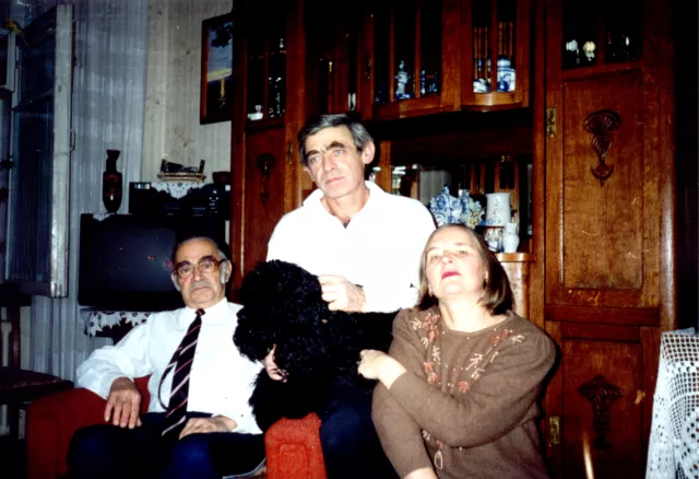 Yakov Voloshyn with son Rafail Voloshyn and his wife Irina Voloshyna Yakov Voloshyn with son Rafail Voloshyn and his wife Irina Voloshyna