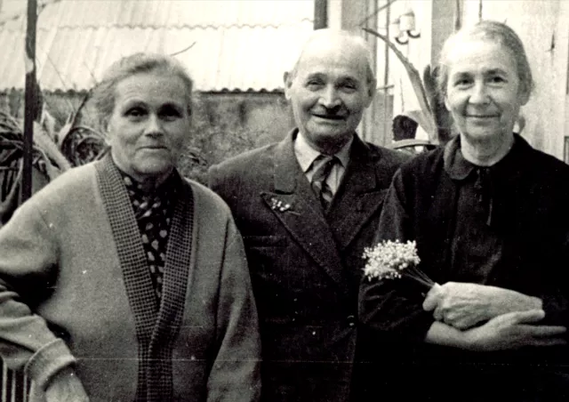 Malka Voloshyna and David Voloshyn with an acquaintance