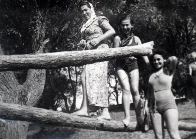 Malvina Friedmannova with friends
