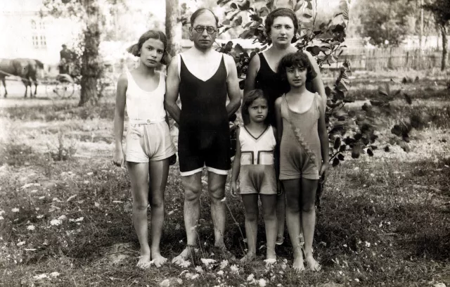 Bence Miklósné családjával és rokonokkal