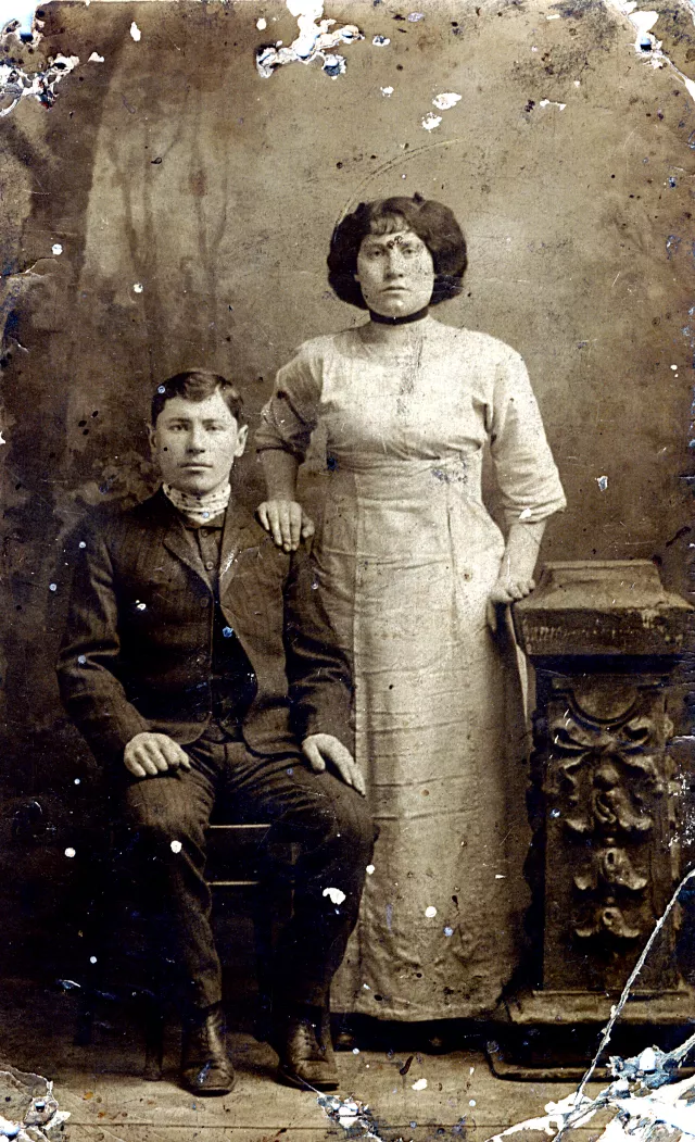 Raissa Yasvoina's aunt Vera Golfeld  and her husband Moishe Sholdfeld Raissa Yasvoina's aunt Vera Golfeld  and her husband Moishe Sholdfeld