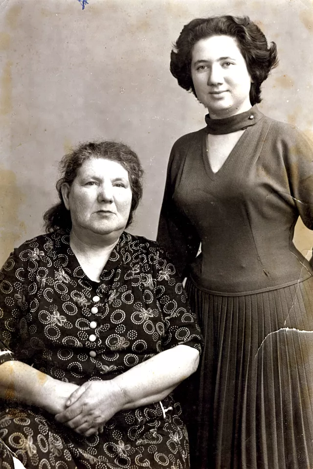 Raissa Yasvoina and her mother Maria  Lvovich Raissa Yasvoina and her mother Maria  Lvovich