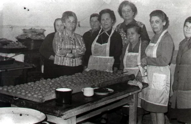 Preparing matzah rolls for Seder in Subotica