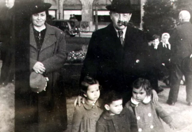 Mojsije and Flora Trilnik with their grandchildren Mojsije and Flora Trilnik with their grandchildren