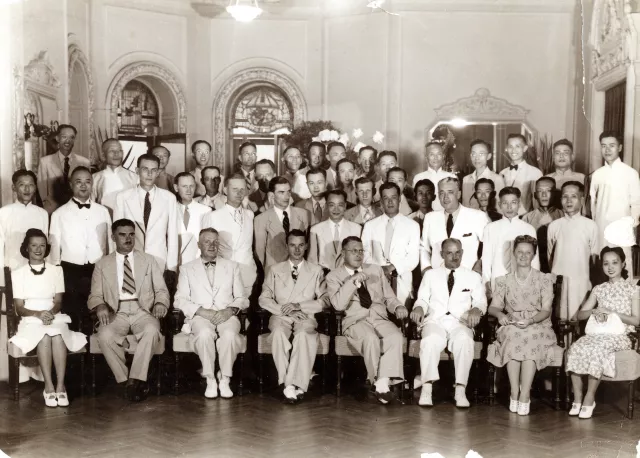 Paul Zauer and staff of  'Chinese Aluminum Rolling Mills' Paul Zauer and staff of  'Chinese Aluminum Rolling Mills'