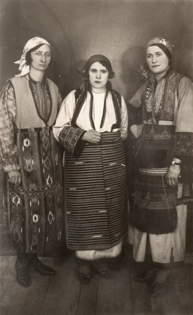 Sarina Sabitai with friends