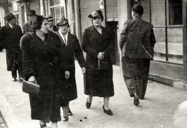 RSarina Sabita with friends