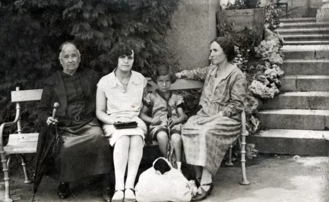 Victoria Angelova and Ester Elazar