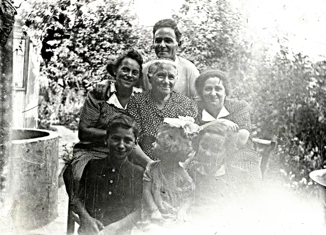 Kemény Andrásné rokonokkal