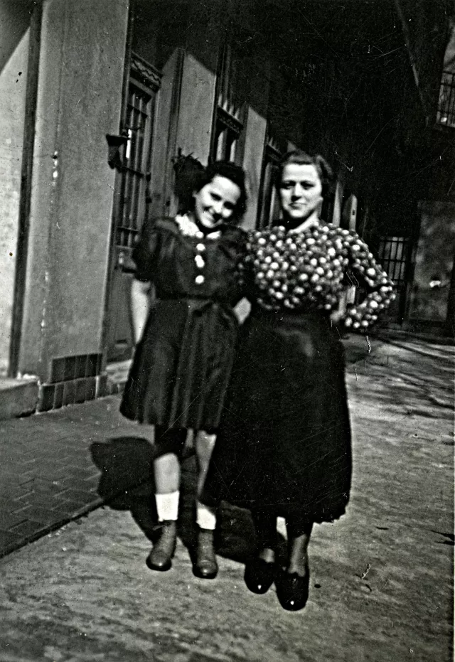 Kemény Andrásné nagymamája takarítónõjével