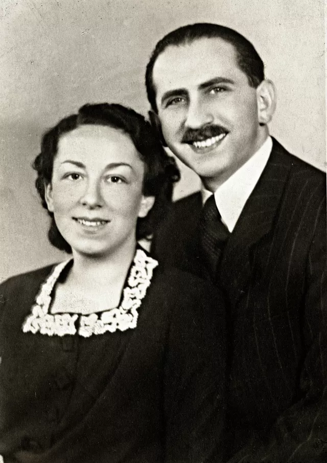 Weisz József  és felesége az esküvõjük után