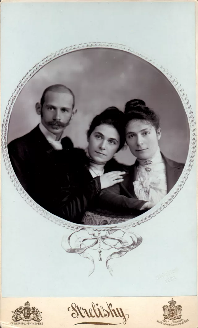 Laura, Rachel and Karoly Berdach