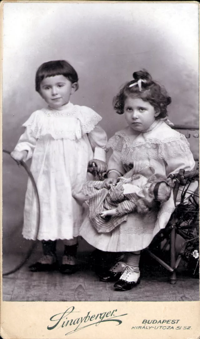 Erzsebet and Margit Illes Erzsebet and Margit Illes