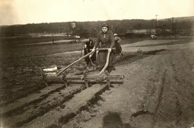Marketa Auerbachova preparing for aliyah