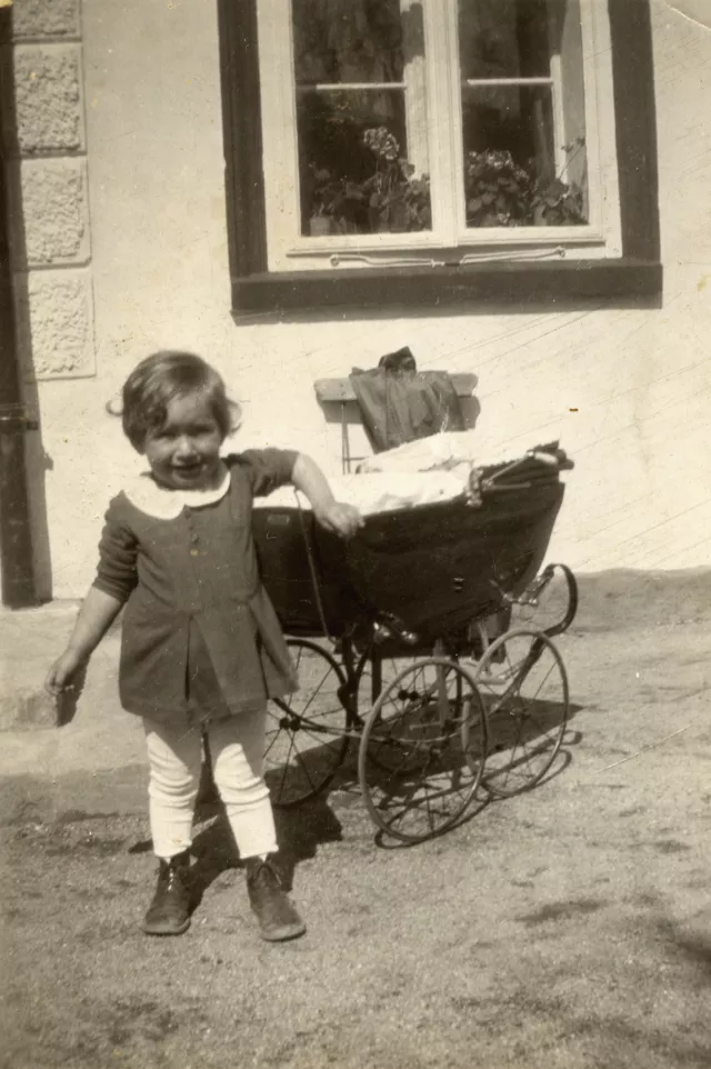 Alena Munkova at home in the courtyard