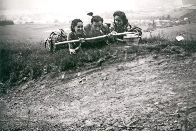 Gabriela Brodska with her fiance Tibor Roth and her cousin Jolanka Deutschova