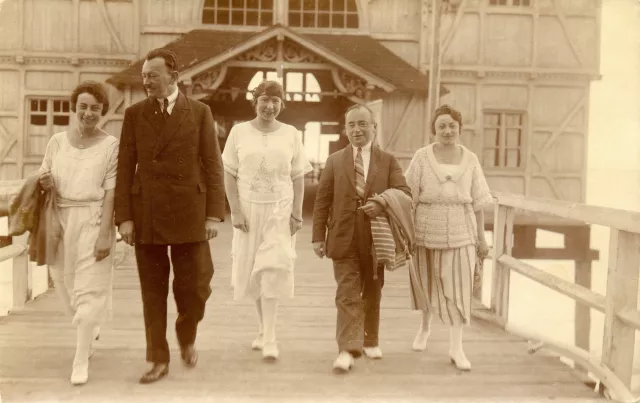 Adolf Munk with his wife, her sister and friends
