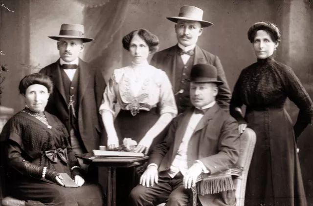 Miska Czitrom with his family