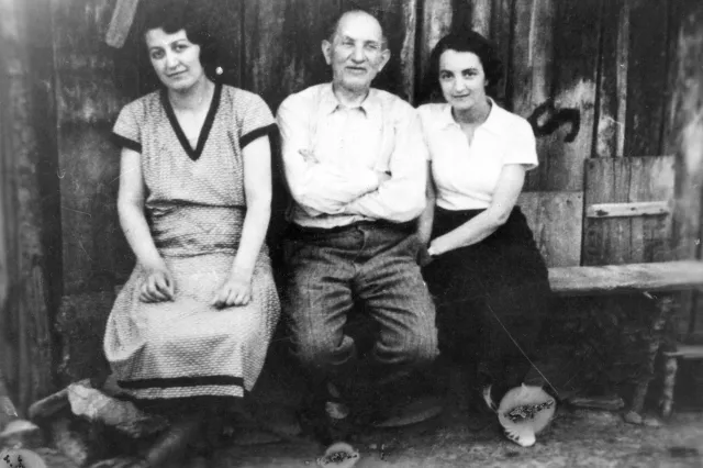 Alois Sensky with his daughters Stella Kotoucova and Greta Senska Alois Sensky with his daughters Stella Kotoucova and Greta Senska