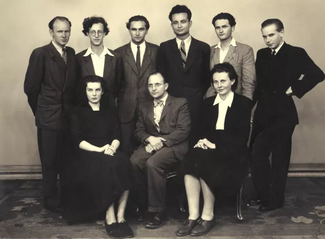 Class portrait from Industrial Art School Class portrait from Industrial Art School