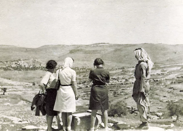 Liselotte Teltscherova with colleagues in Jerusalem