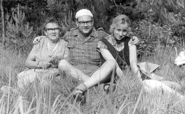 Martin Glas with his wife-to-be and mother