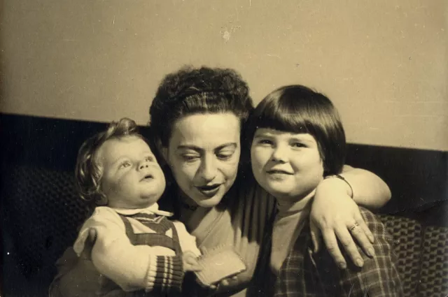 Ruth Goetzova with her children Ruth Goetzova with her children