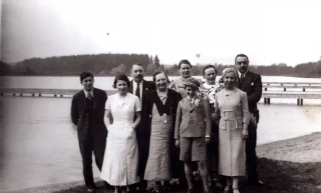 Anatoli Kraemer with his mother Paulina, grandmother Vera Pasternak and their friends