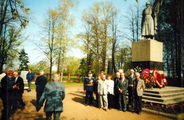 Anatoli Kraemer with his friends