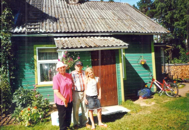 Anatoli Kraemer with his wife Mayli and granddaughter Anne