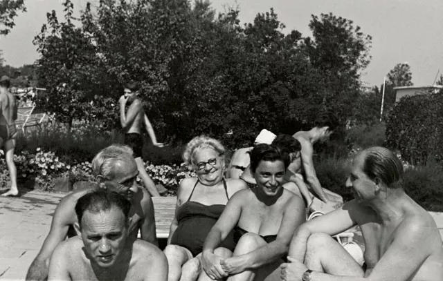 Weisz Lajosné a dunai strandon