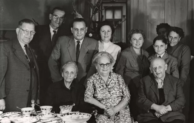 Weisz Adolf sógornõje születésnapi összejövetelén