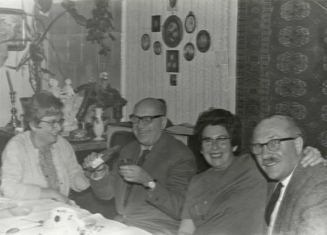 Szécsi Endréné és családja