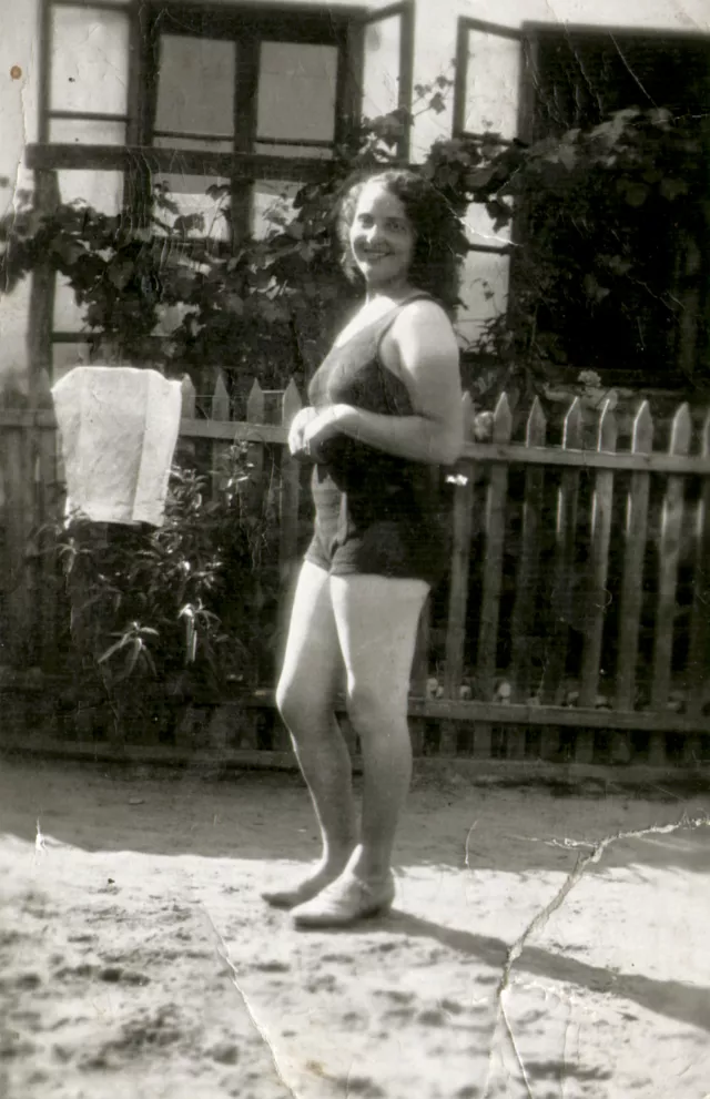 Pollák Béláné fiatal lányként