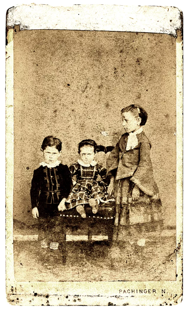 Török Dezsõné és testvére, Glück Dezsõ gyerekkorukban